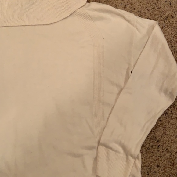 Small cream cowl neck sweater - Picture 2 of 3